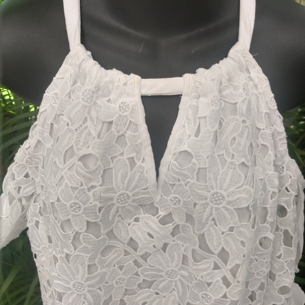🌴NWT INC Cold Shoulder White Eyelet Top sz Med🧜